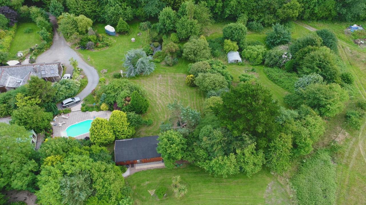 Tudor Lodge With Pool & Bbq Cabin Liskeard Exterior photo