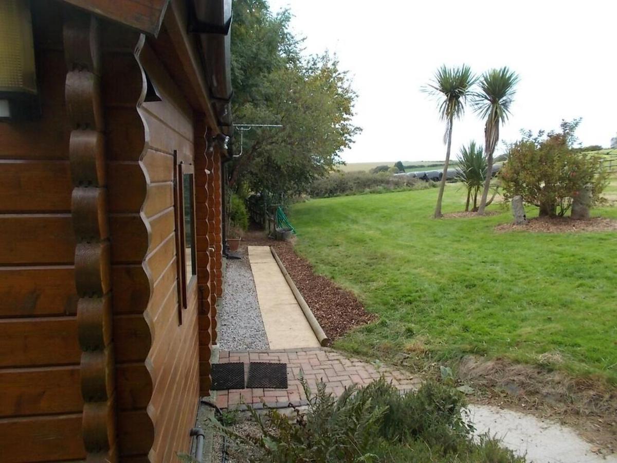 Tudor Lodge With Pool & Bbq Cabin Liskeard Exterior photo