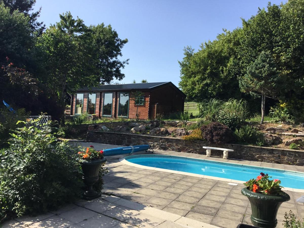 Tudor Lodge With Pool & Bbq Cabin Liskeard Exterior photo