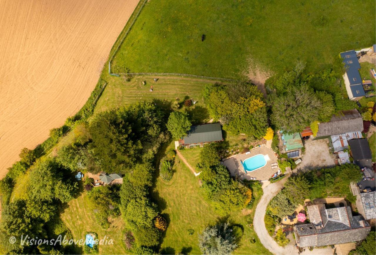 Tudor Lodge With Pool & Bbq Cabin Liskeard Exterior photo